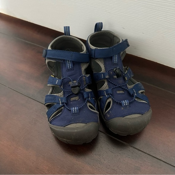 Size 4 Keen Kid's Seacamp II CNX Sandal - Blue Blue Depths/ Gargoyle - Picture 2 of 8